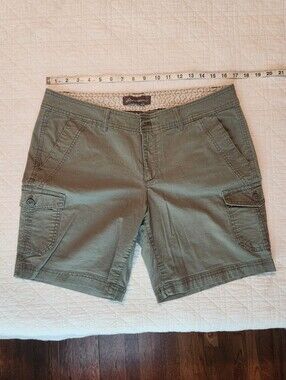 Eddie Bauer Women's Green Cargo Shorts
